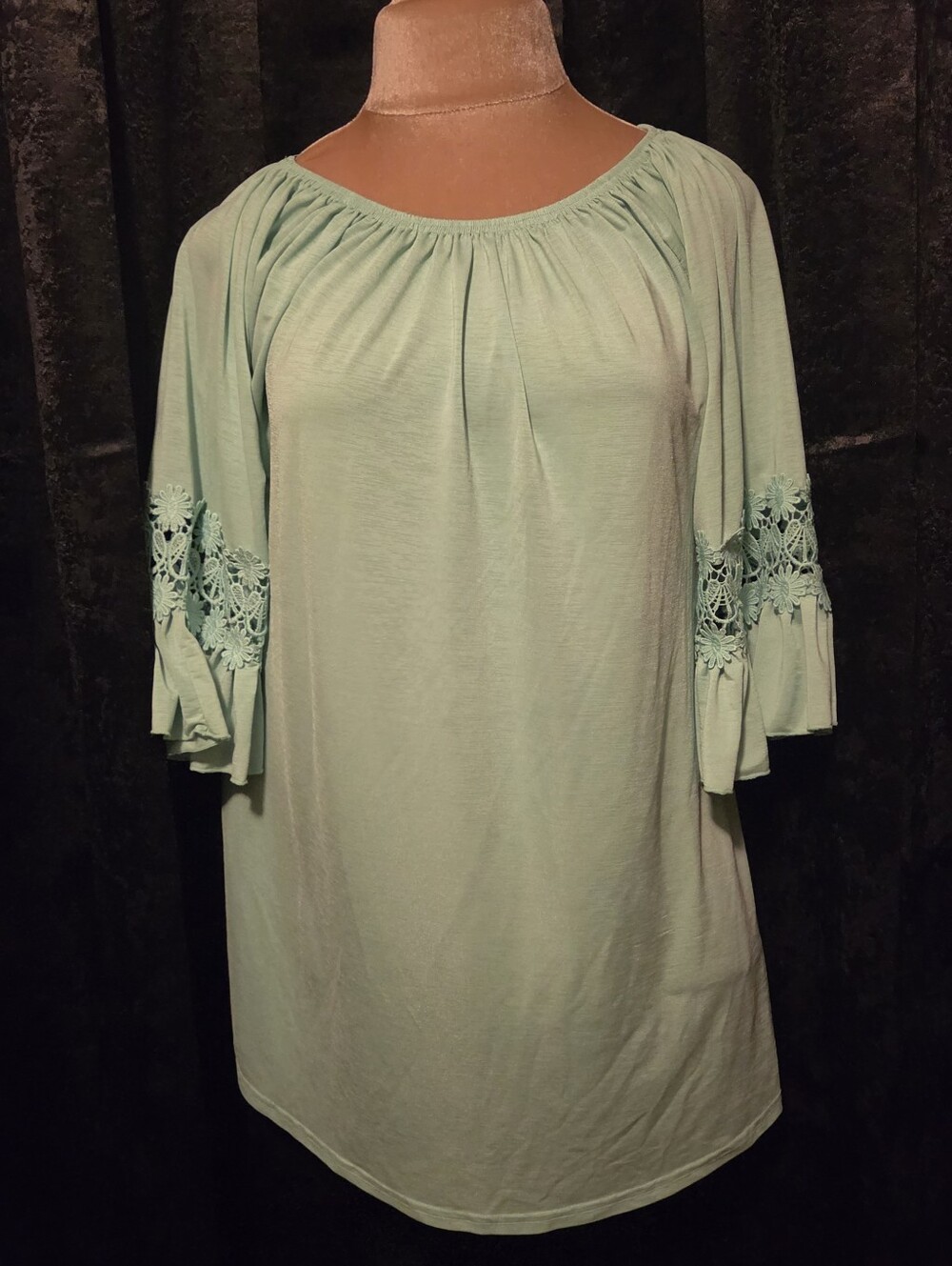 Win Win XL Women's Top with Lace Bell Sleeves